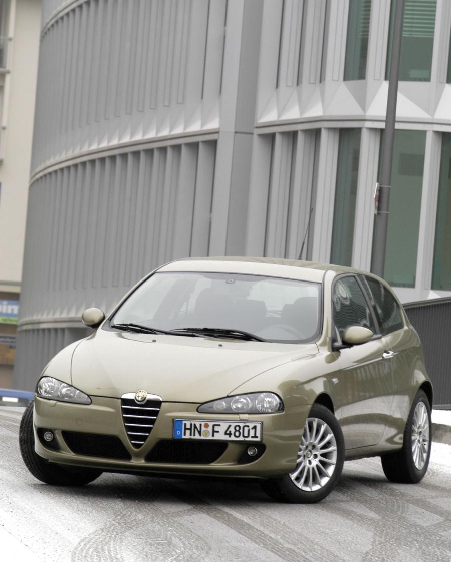  Alfa Romeo 147 3-Door (937A) 2004 года  (фото 29 из 48)